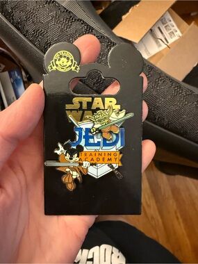 Disney Star Wars Jedi Training Academy Pon